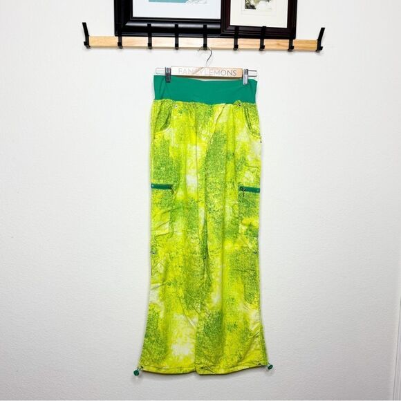 Zumba Fitness NWT! Women's Illusion Cargo Pants in Neon Green Size Small - Picture 1 of 7